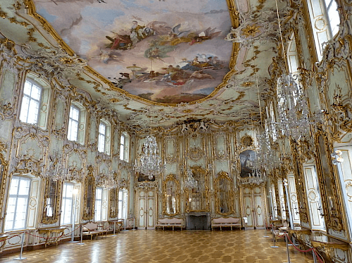 Festsaal mit Deckengemälde Der Handel verbindet die Erdteile