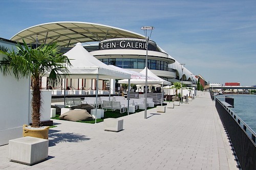 Promenade der Rhein-Galerie am Rhein in Ludwigshafen